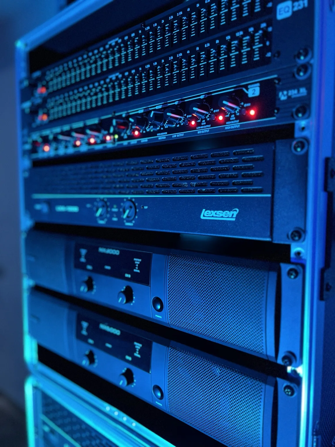 Fotografía real del equipamiento Zetta Sound 6